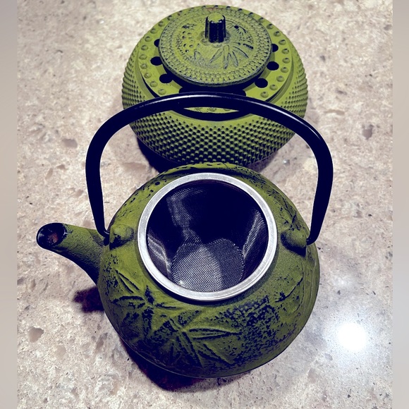 ‼️SOLD‼️Japanese Cast Iron Teapot with Keep Hot Tea Light Base Removable Trivet - Picture 2 of 15